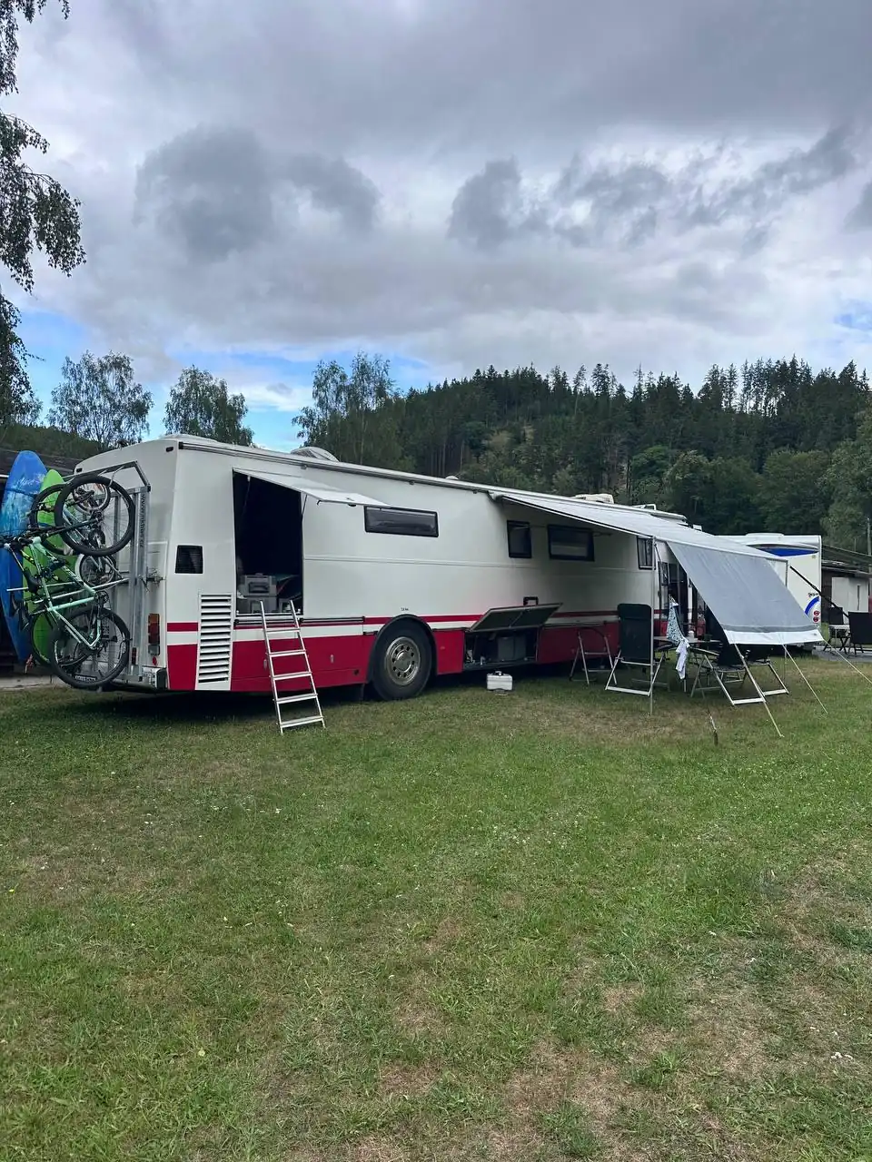 Karlsbad Camping Wohnmobil: Místa pro velké obytné vozy a autobusy 11+ m
